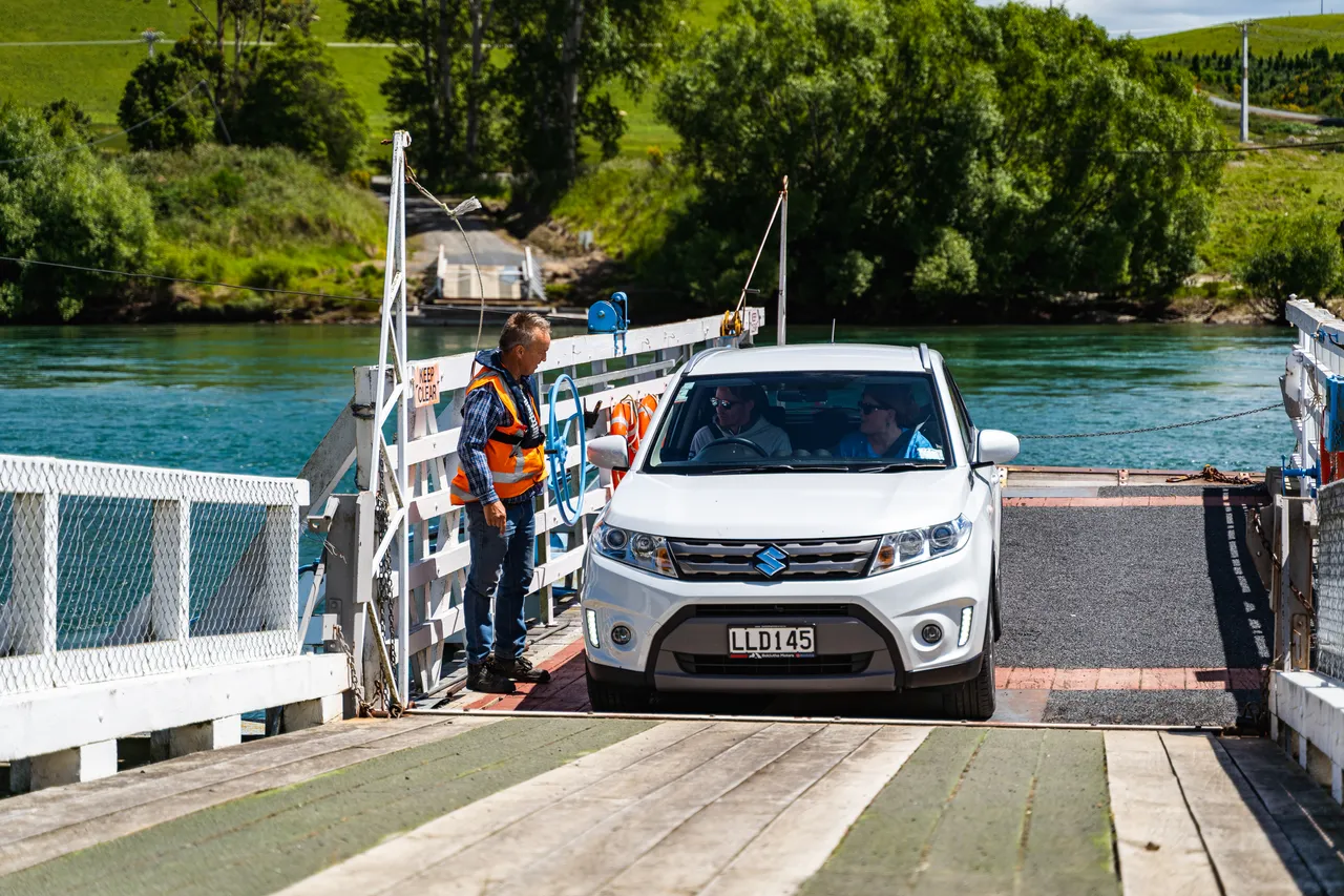 Tom Jones and car on the punt