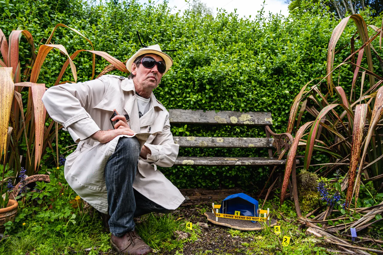Gordon Thompson with bug house