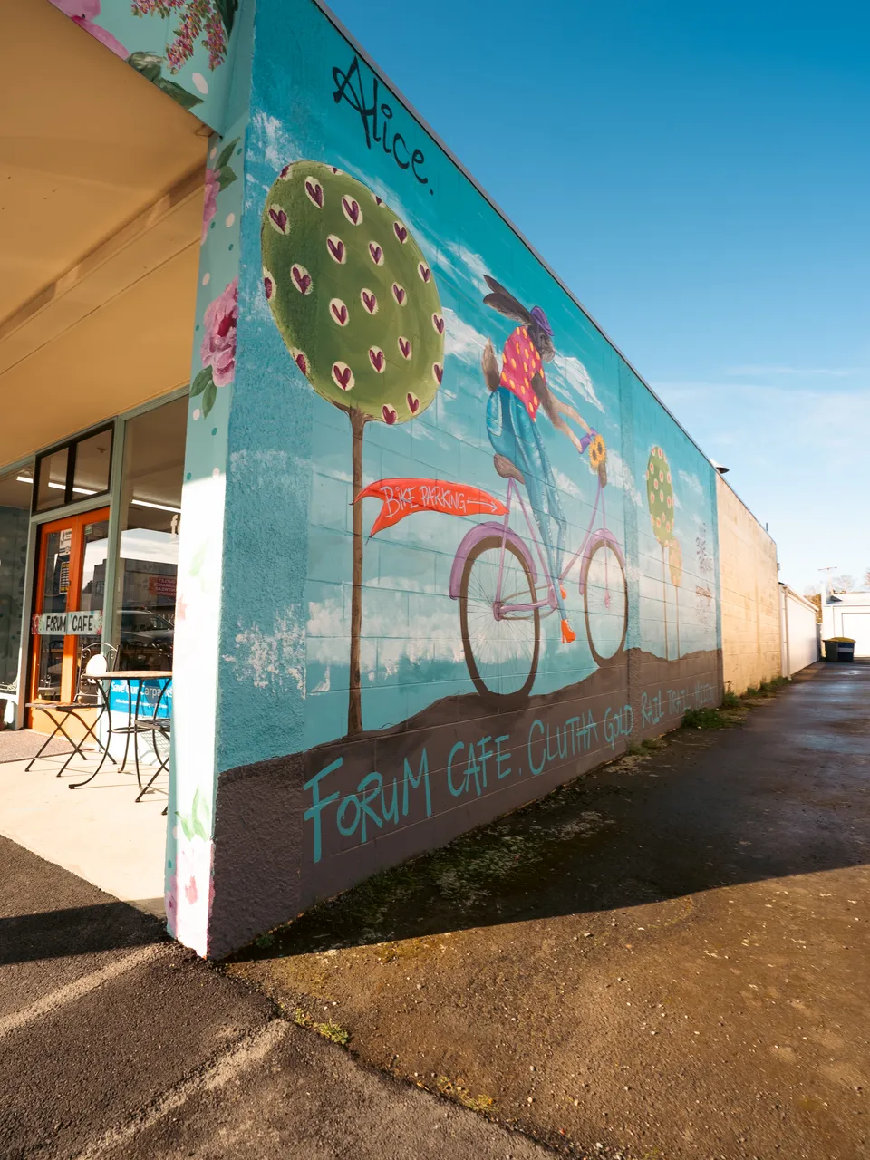 0825-Clutha-Alice-Murals-01