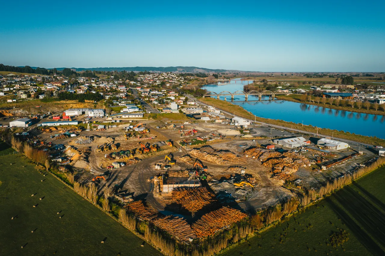 0825-Clutha-Mike-Hurring-04