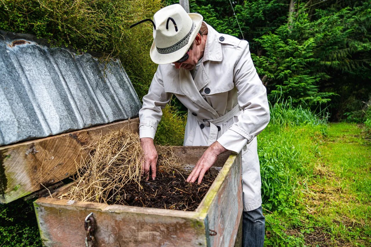 Gordon Thompson with bug house