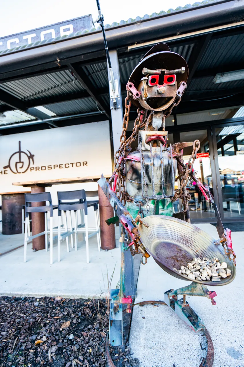 Metal sculpture