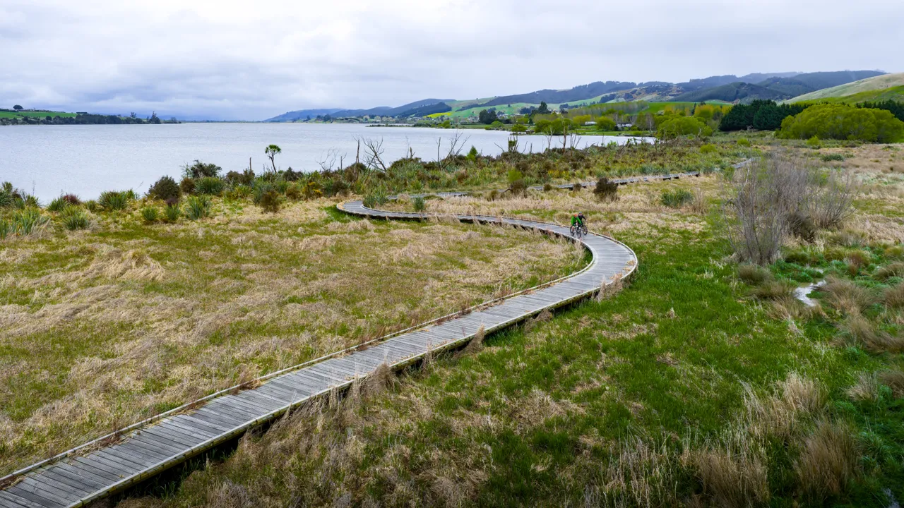 Clutha Gold Trail - Lake Waihola - Spring 2025 - credit Brook Sabin (1)