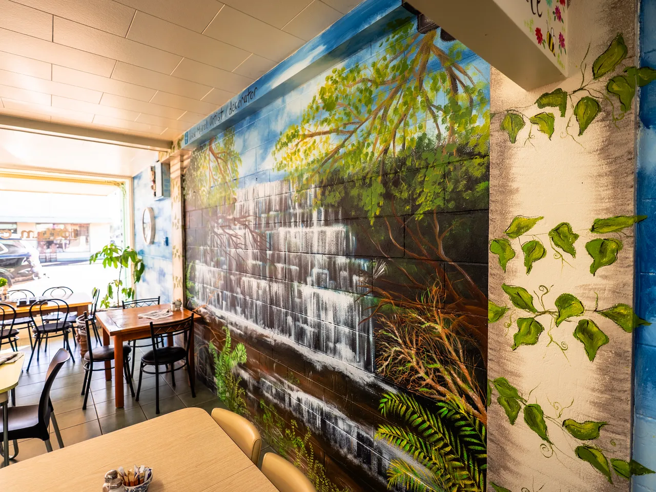 0825-Clutha-Alice-Murals-16