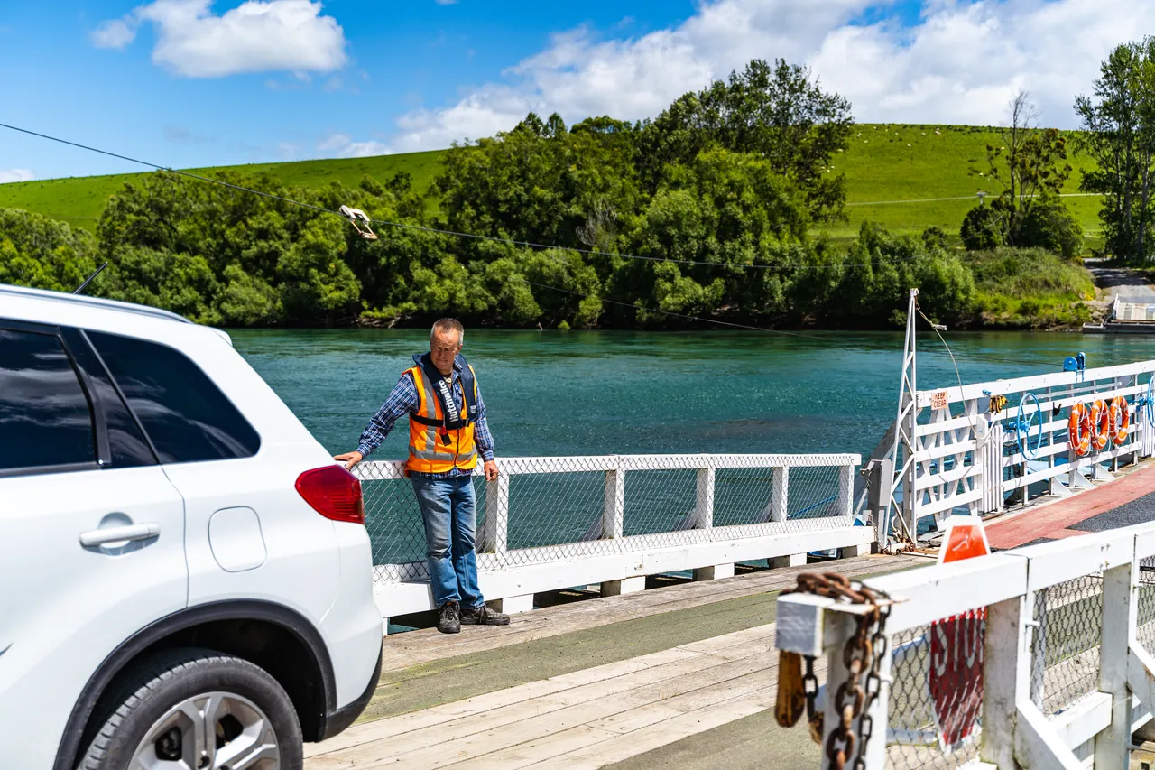 Tom Jones and car on the punt