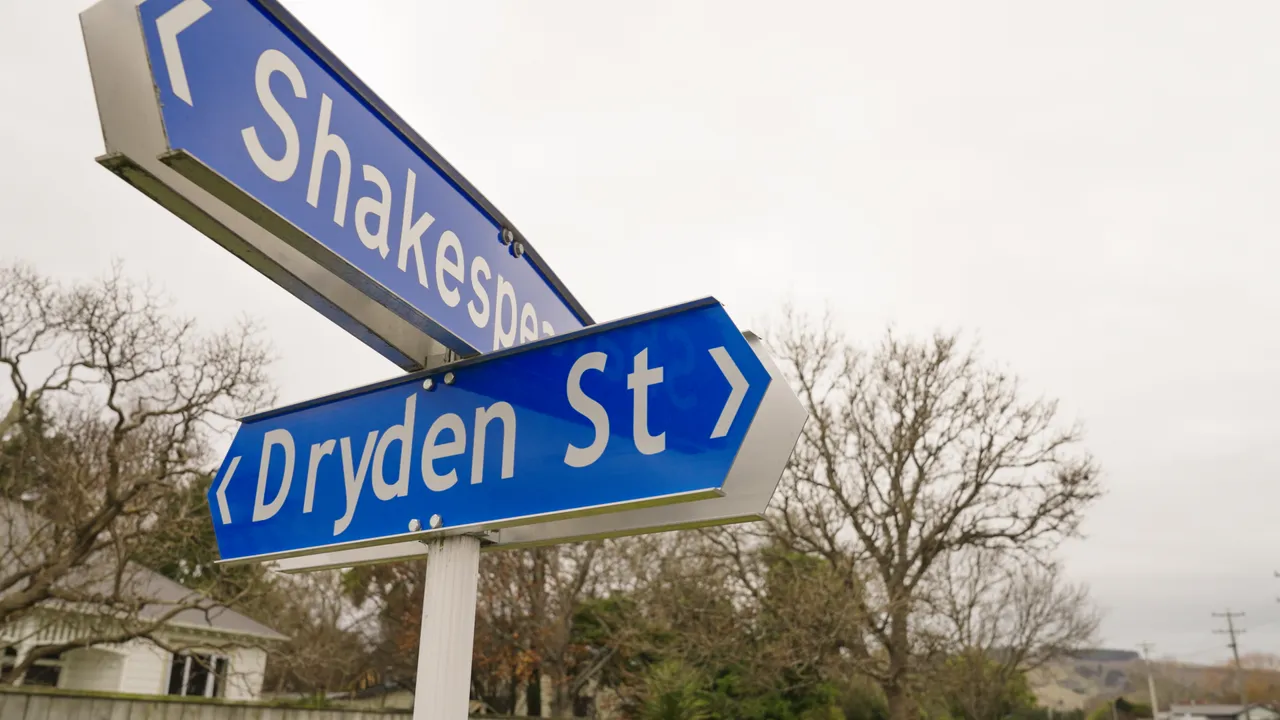 0624-Clutha-Milton-Signs-14