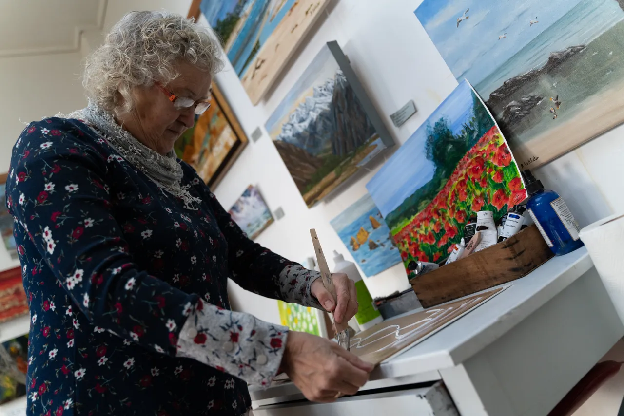 Beth Linklater with paintings