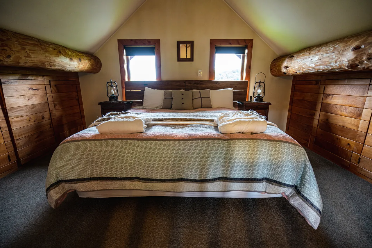 Room with double bed