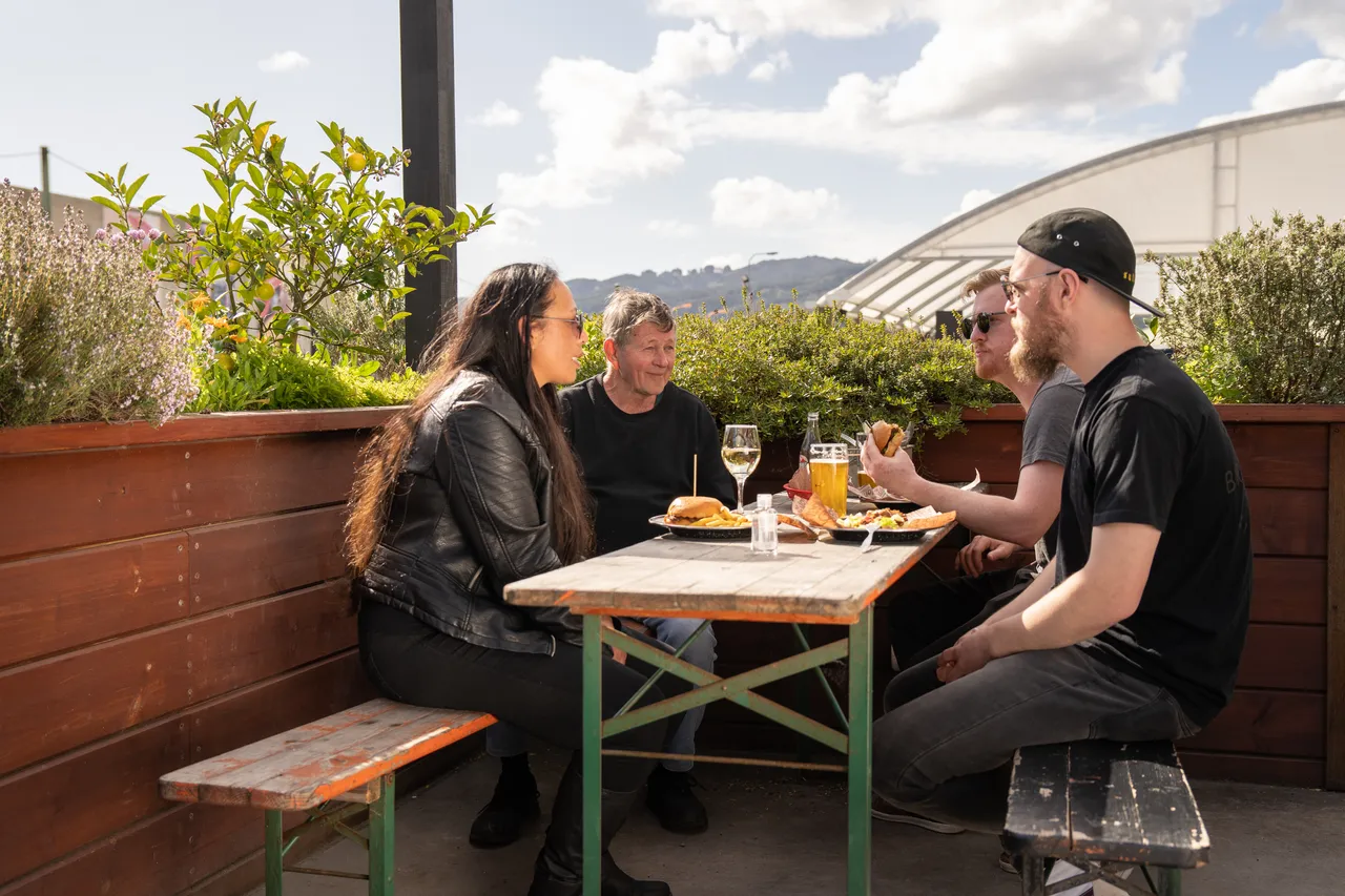UAC_-_Outdoor_Restaurant-19