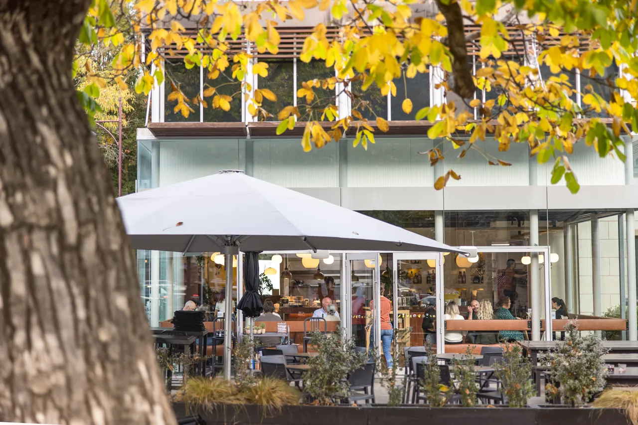 odd saint Café and Restaurant