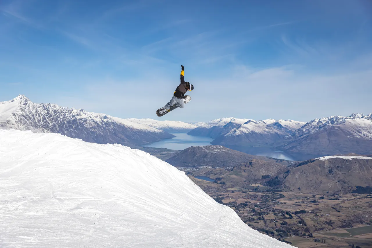 Snowboarding Coronet Peak