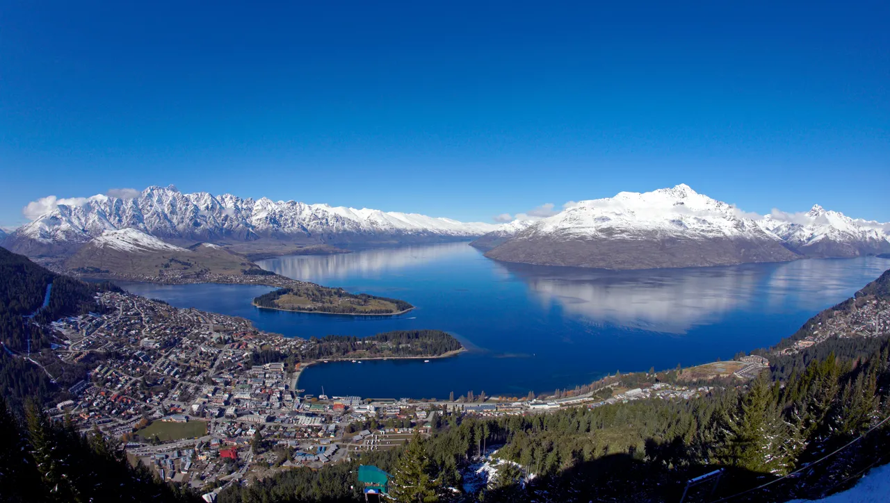 Panoramic views over Queenstown during winter