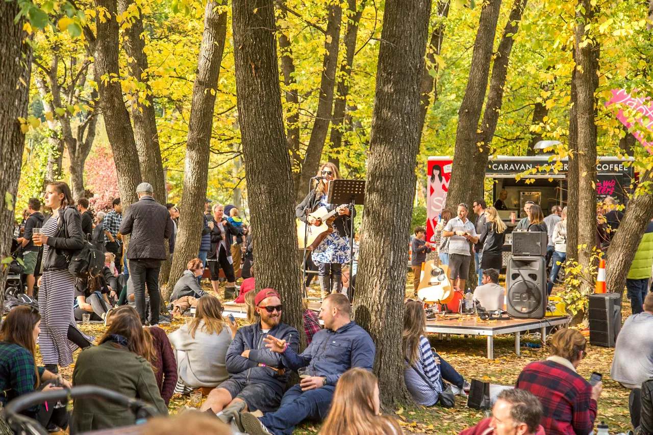 Arrowtown Autumn Festival - Pie, Pint and Pinot