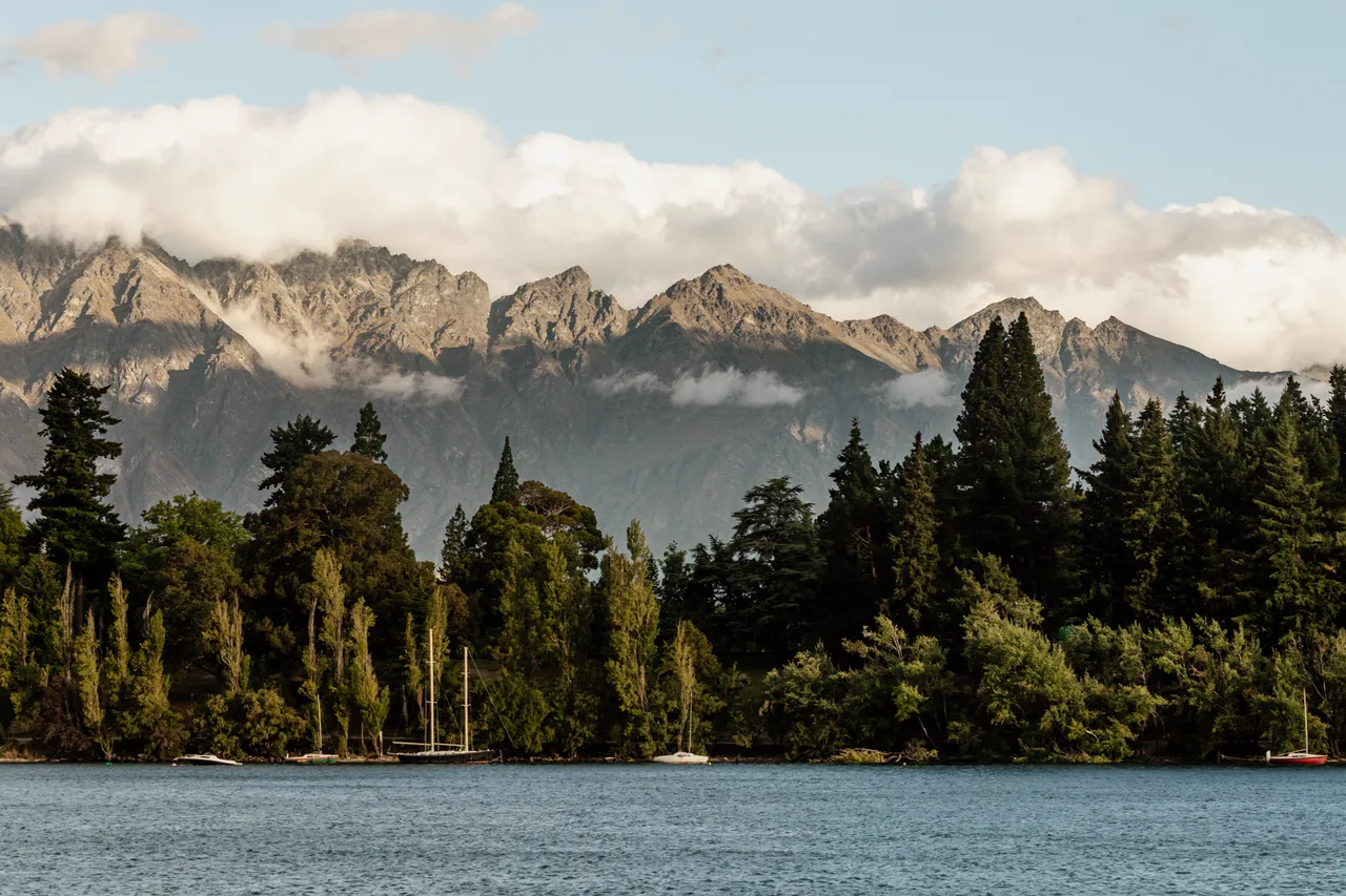Queenstown Scenic - Remarkables from Queenstown Bay