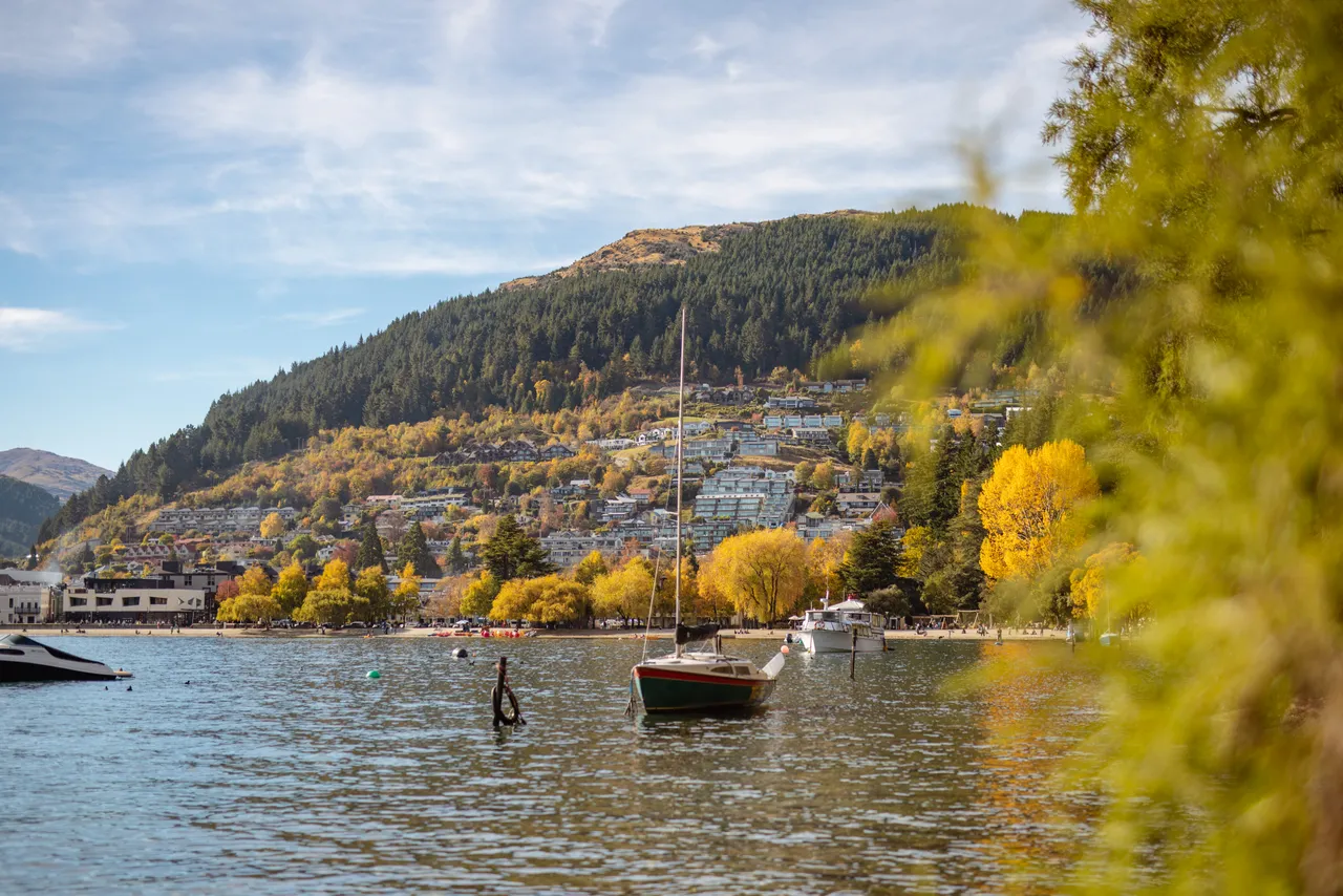 Queenstown Autumn Scenic - View from Queenstown Gardens