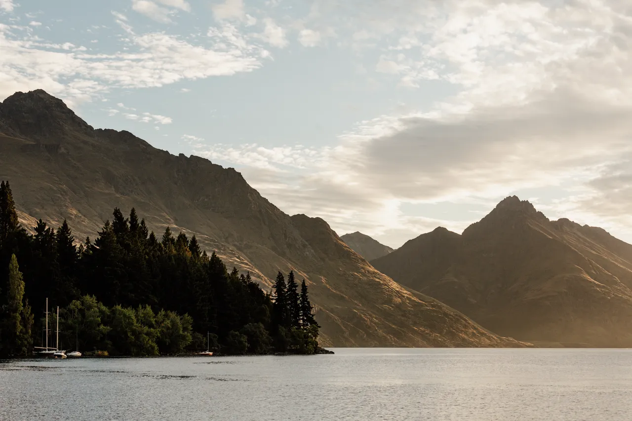 Queenstown Scenic - Cecil Peak & Walter Peak
