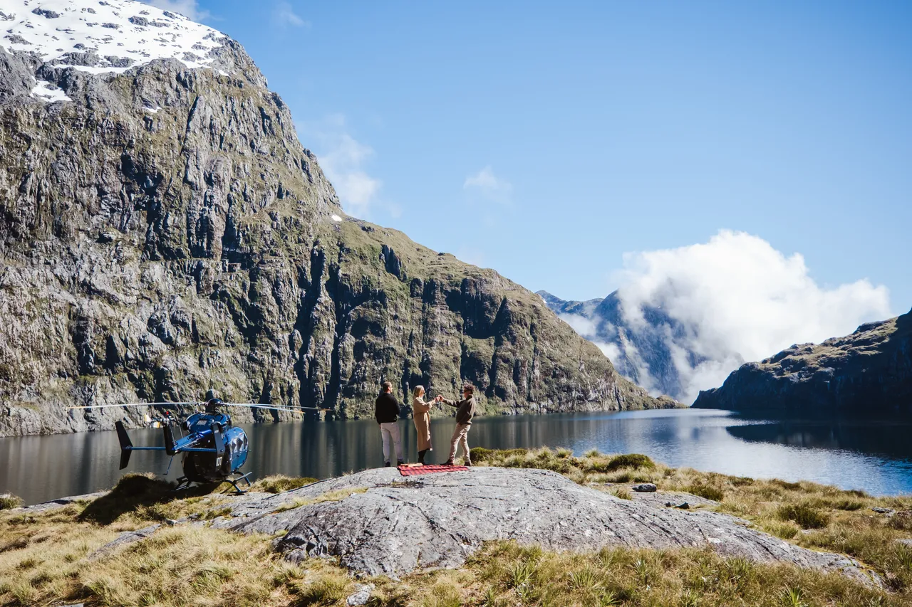 Glacier Southern Lakes Heli - Gourmet Picnic at Lake Quill
