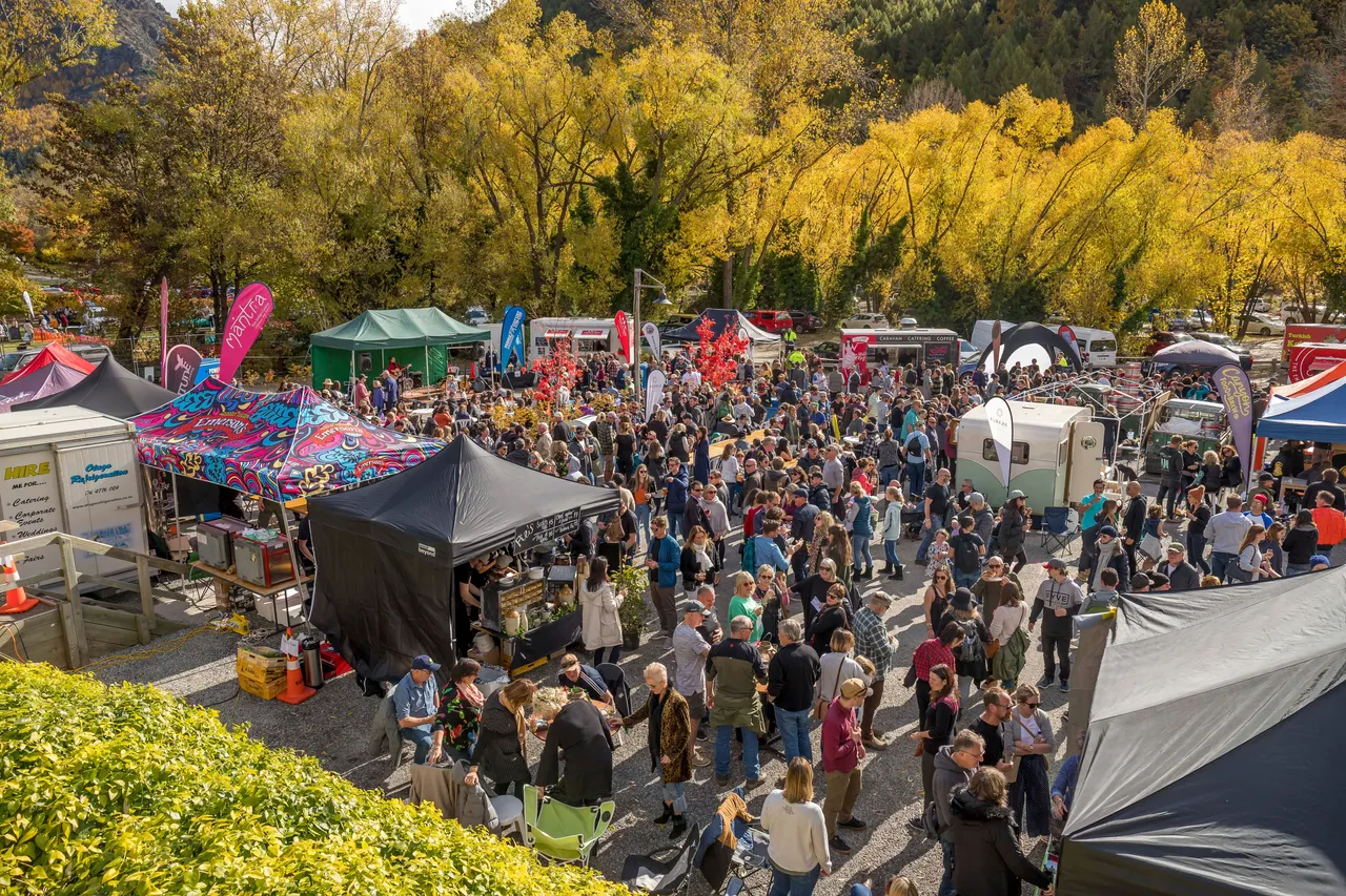 Arrowtown Autumn Festival - Pie, Pint and Pinot
