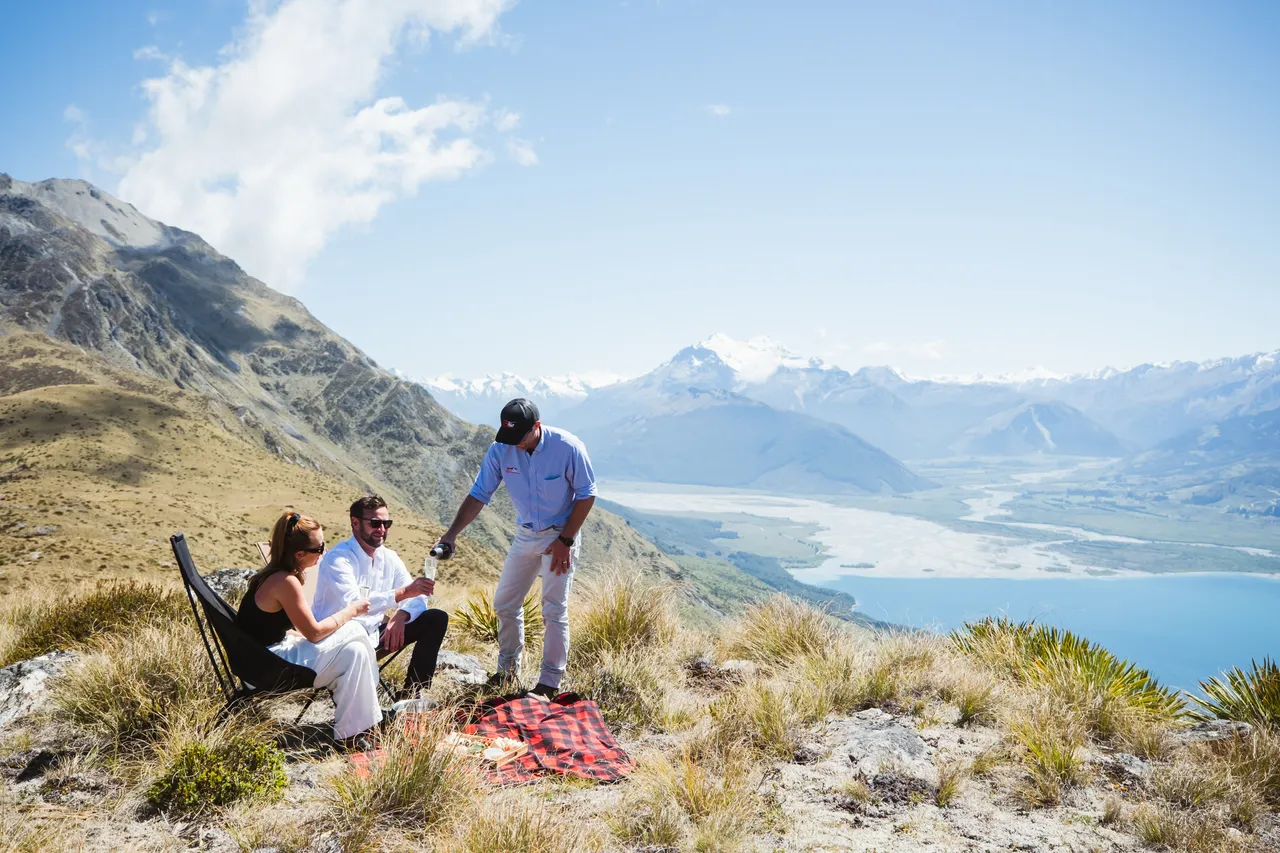 Glacier Southern Lakes Heli - Picnic