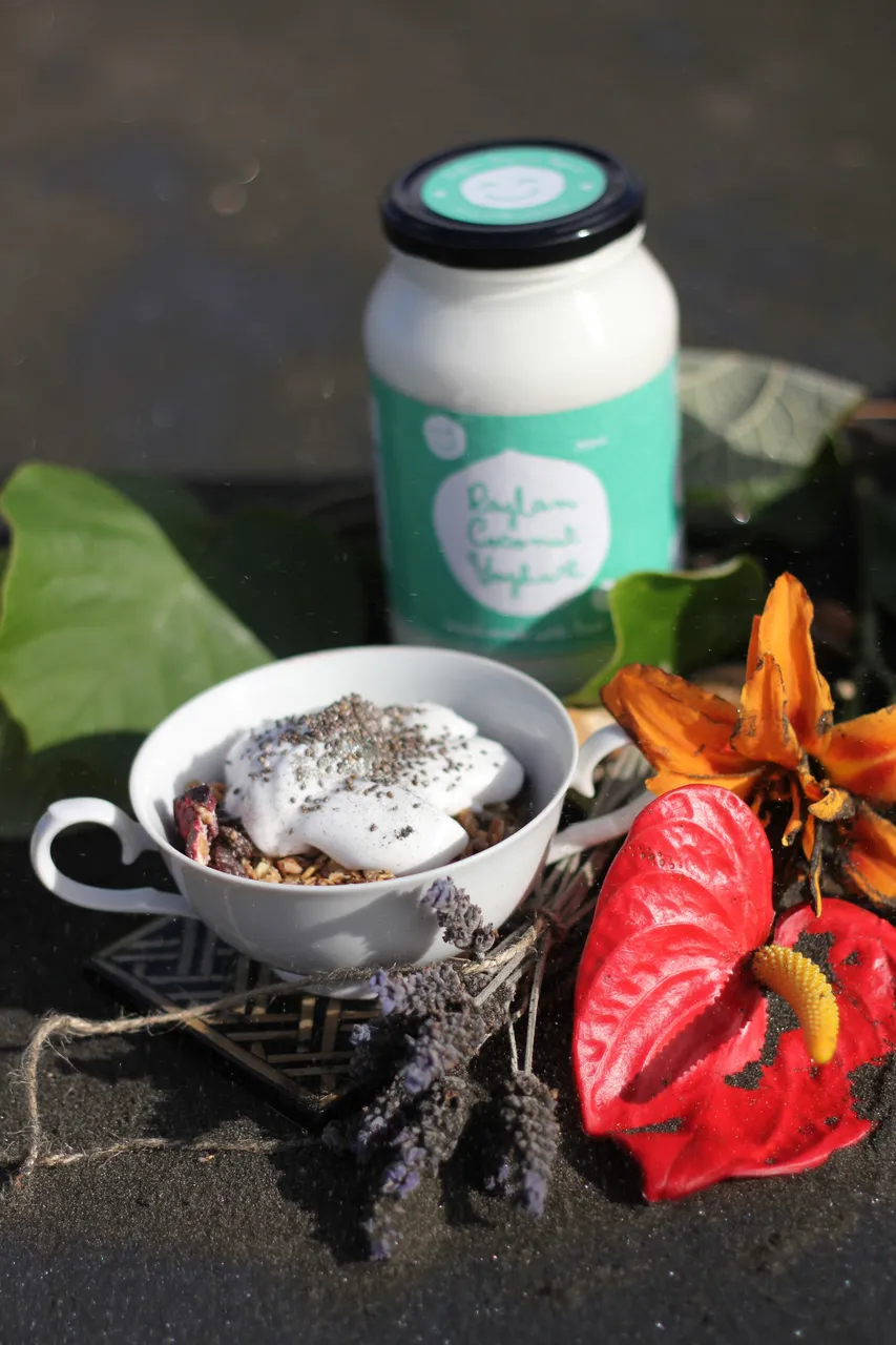 Muesli + jar and flower