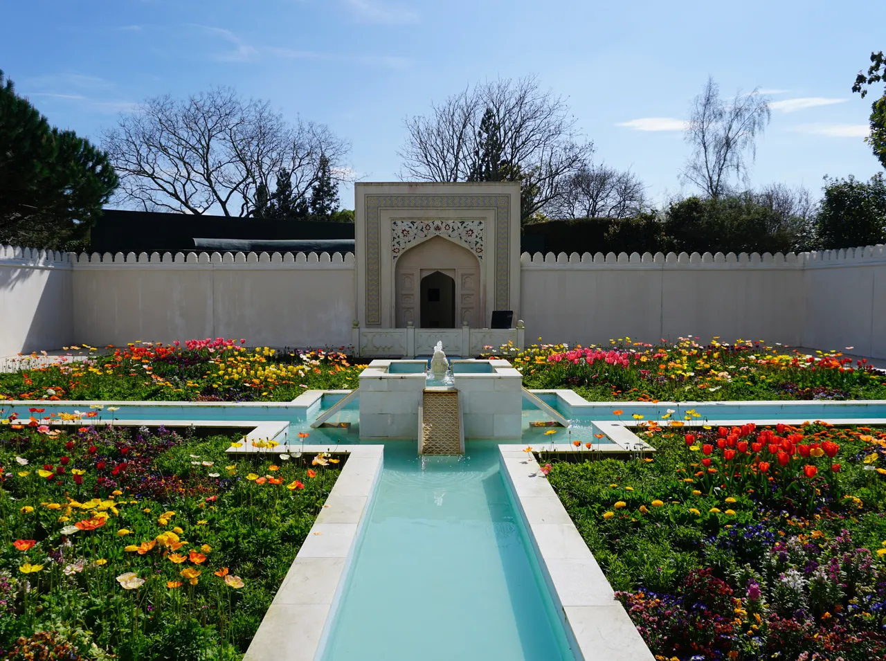 Gardens and Raglan