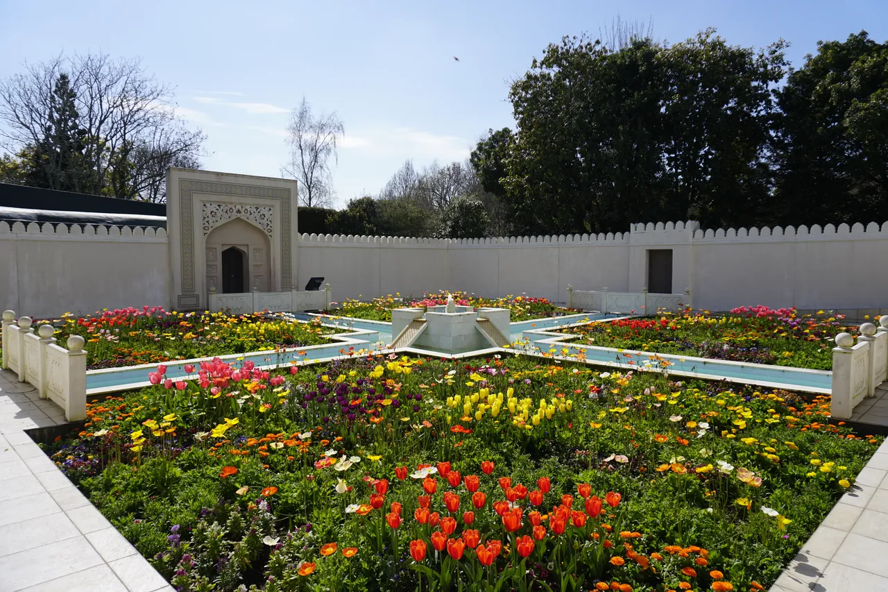 Gardens and Raglan