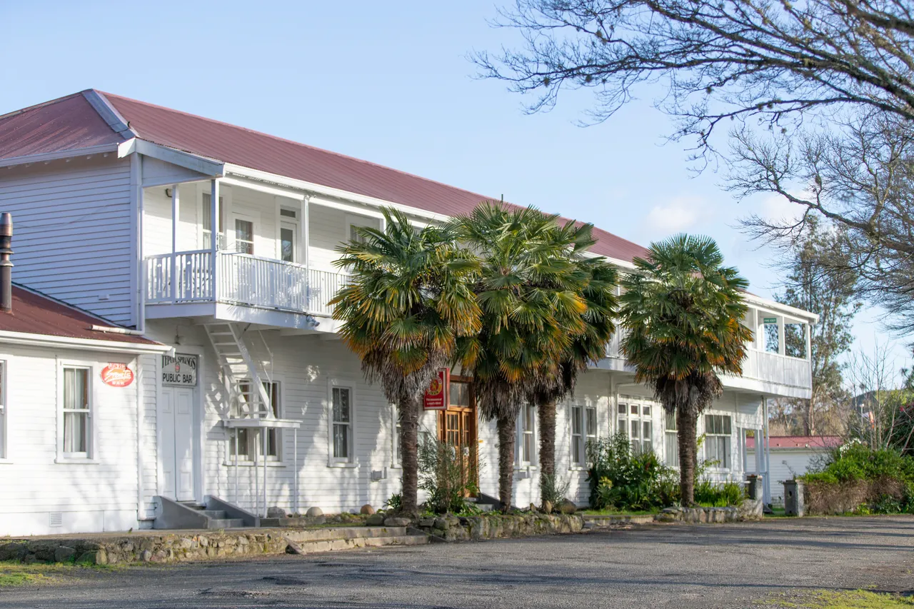 Te Puia Springs Hotel