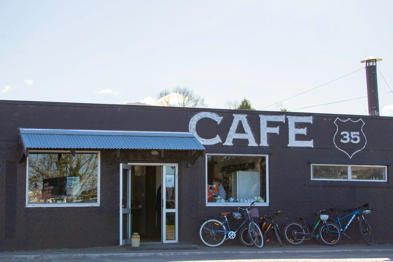 Tokomaru Bay - Cafe 35