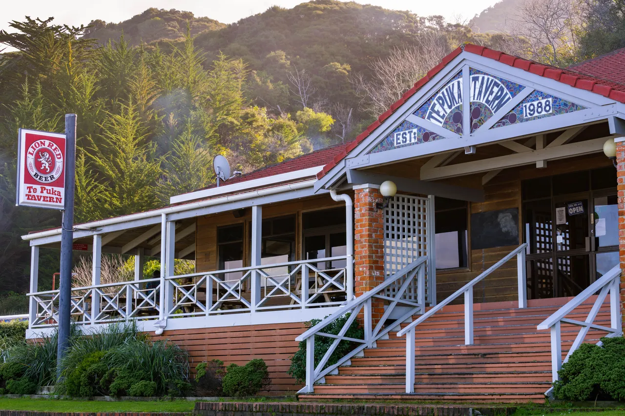 Tokomaru Bay - Te Puka Tavern