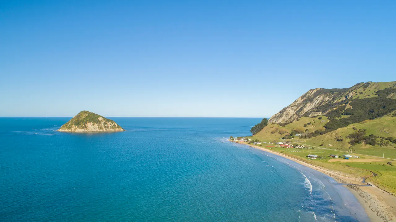 Anaura Bay