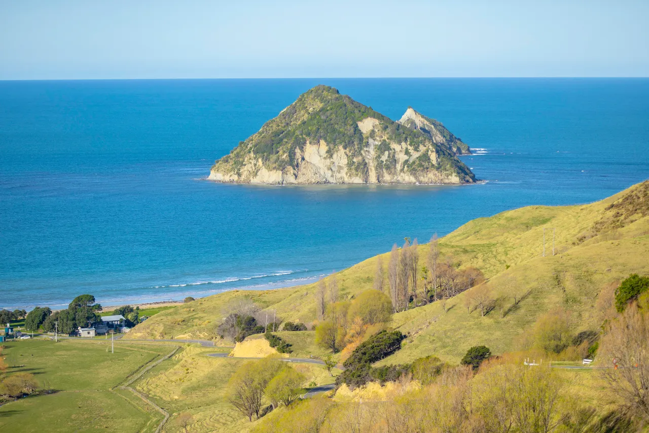 Anaura Bay