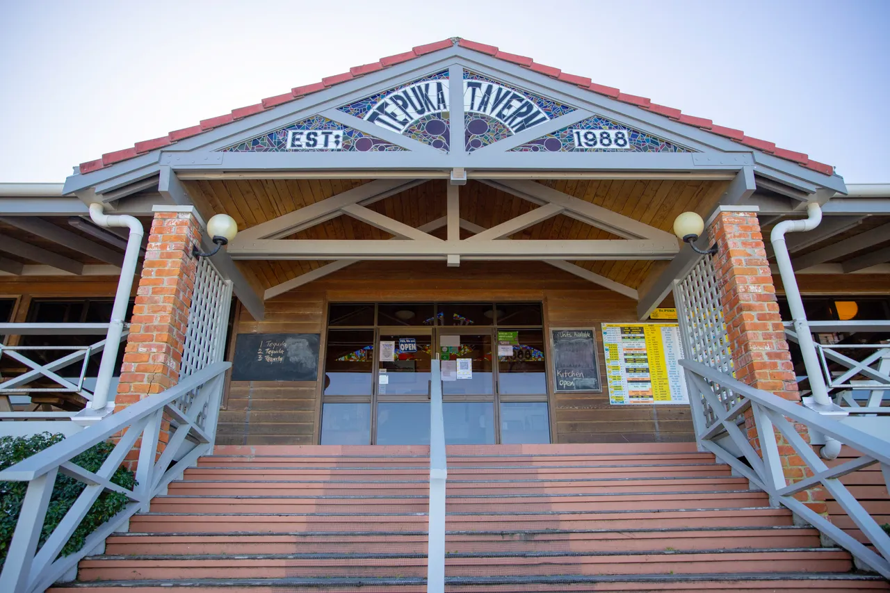 Tokomaru Bay - Te Puka Tavern