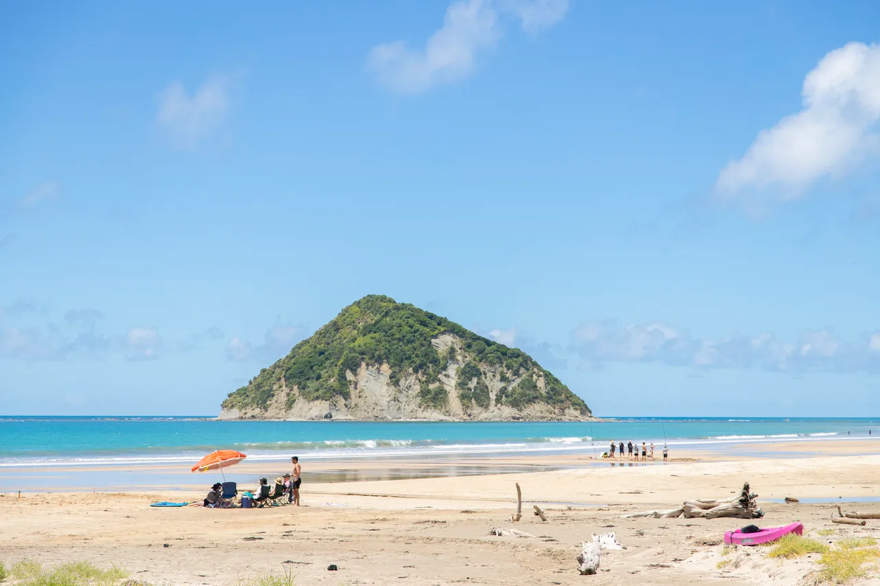 Anaura Bay 