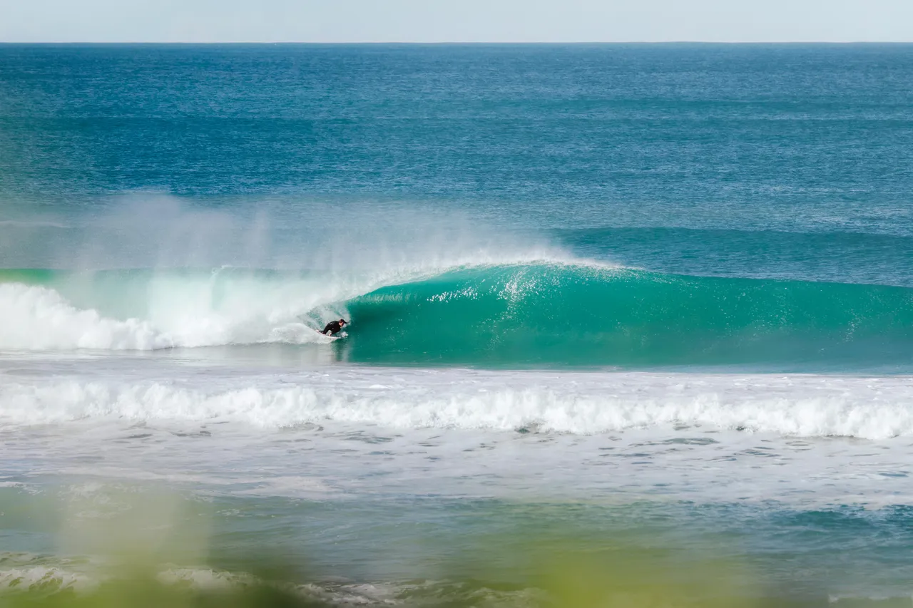 Wainui Beach Surfing 