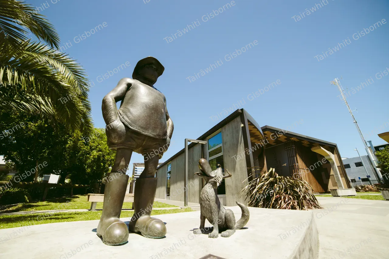 Murray Ball Footrot Flats Tribute Statue