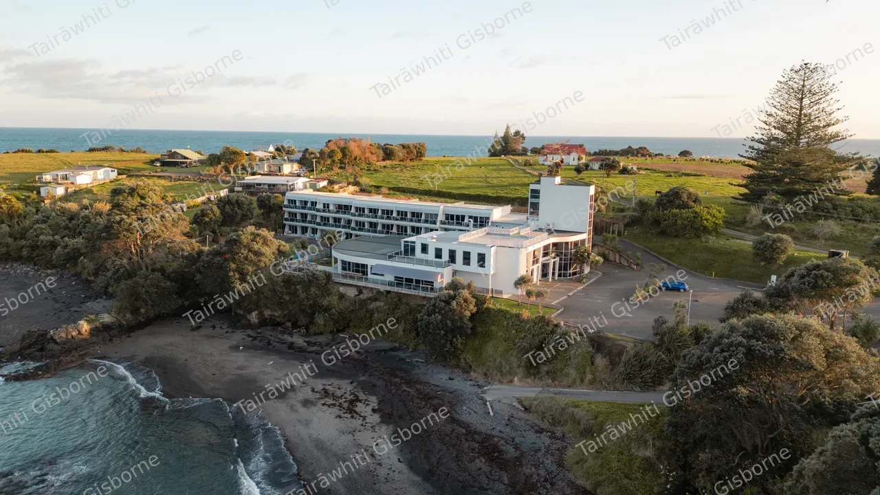 20240911-Te Kaha Beach Hotel-03
