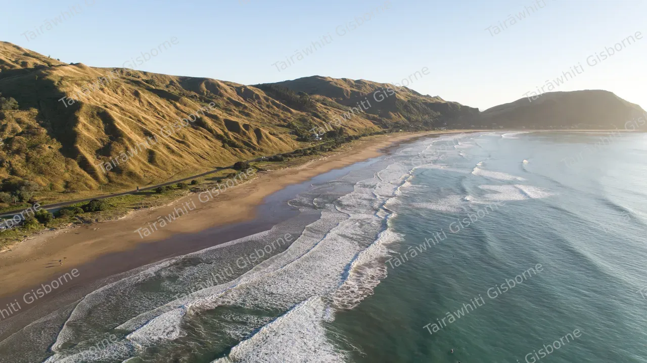 Makorori Beach 