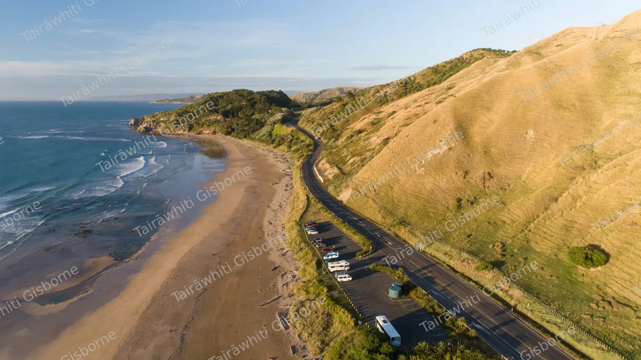 Makorori Beach 