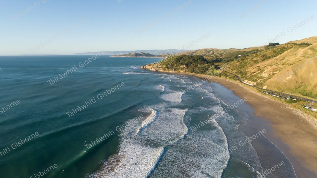 Makorori Beach 