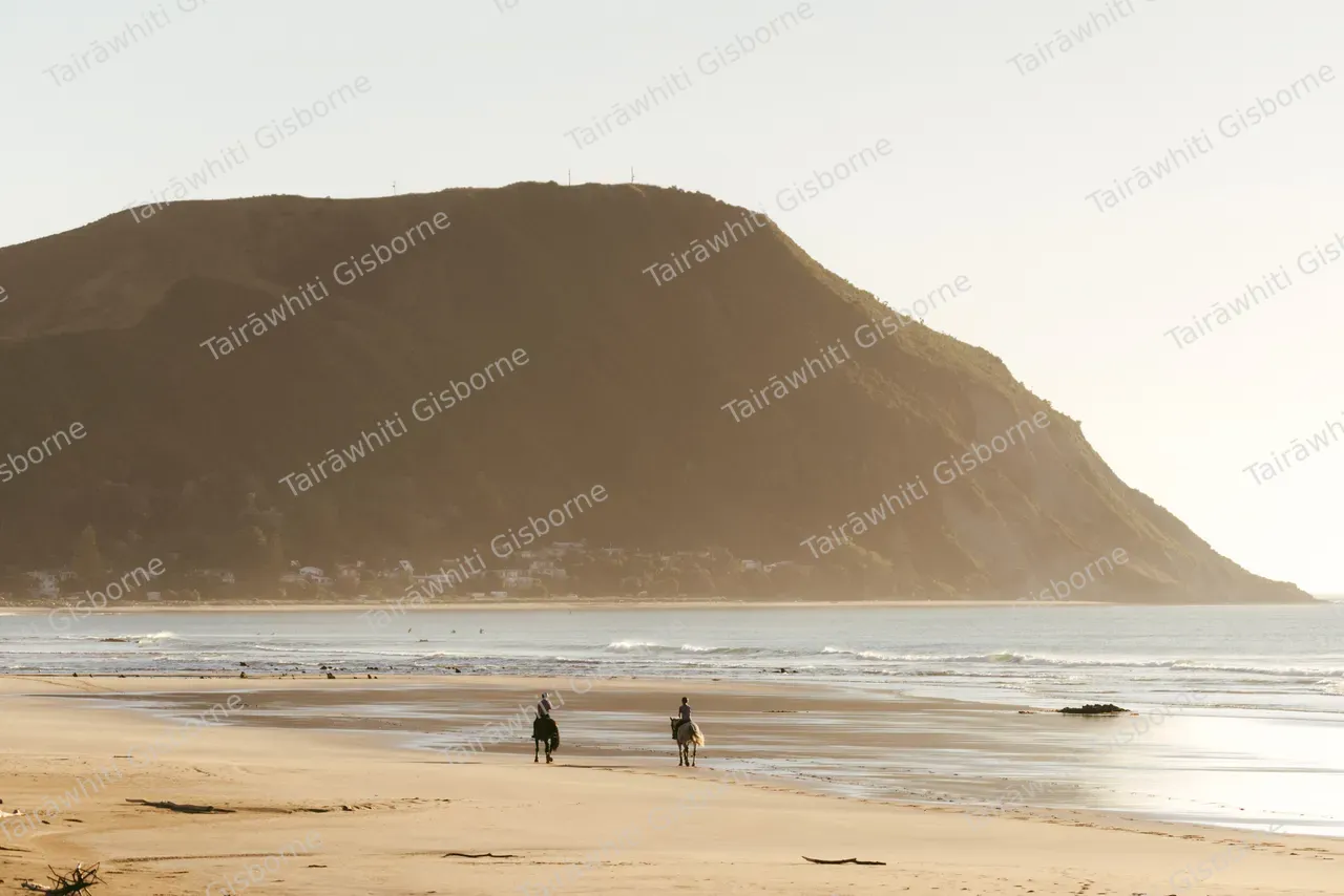 Makorori Beach 