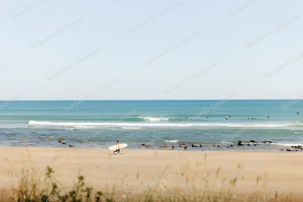 Makorori Beach 