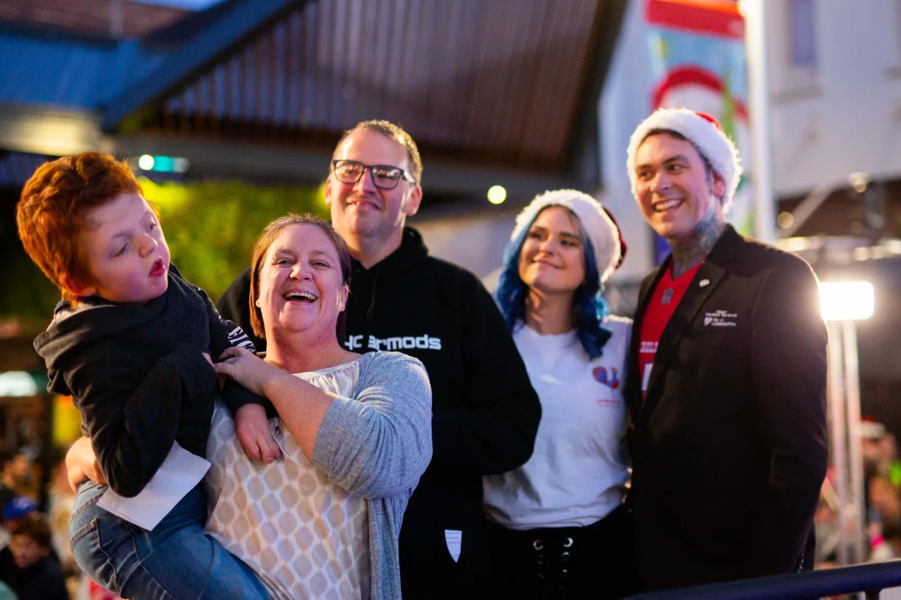 LightingoftheTree2025-70