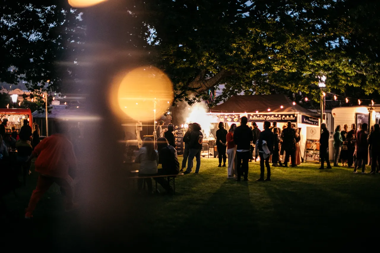 Festivals & Events (16)