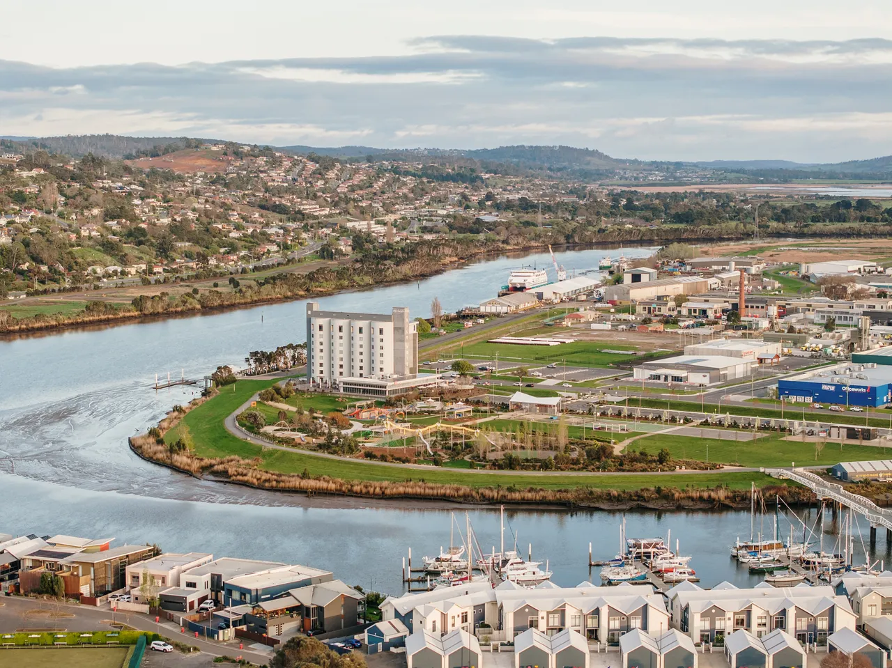 Launnie Aerial  (64)