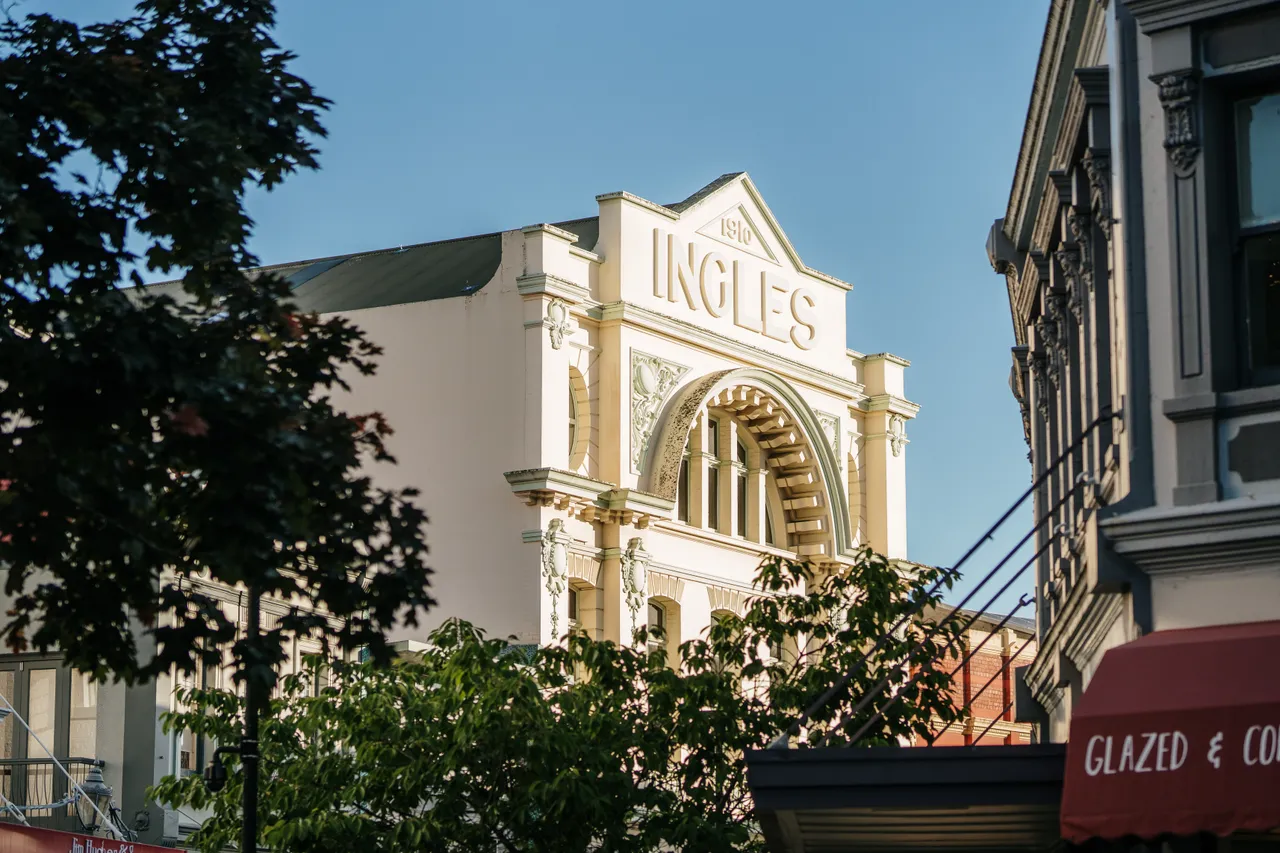Architecture & Streetscapes 