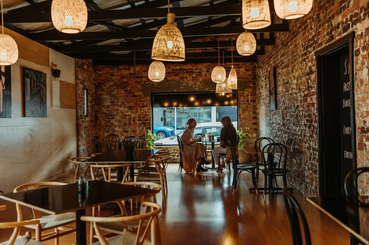Cafe & Restuarant  (3)