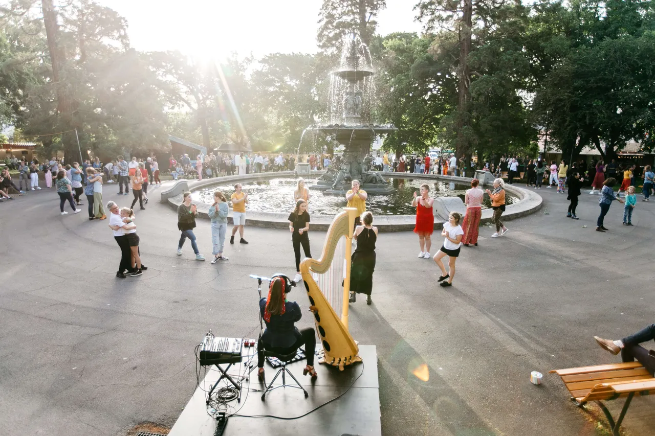 Festivals & Events (22)