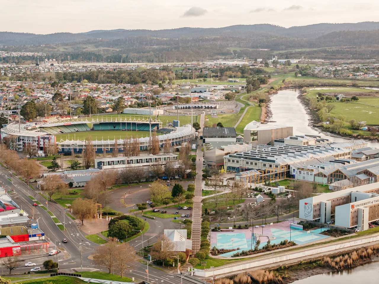 Launnie Aerial  (60)