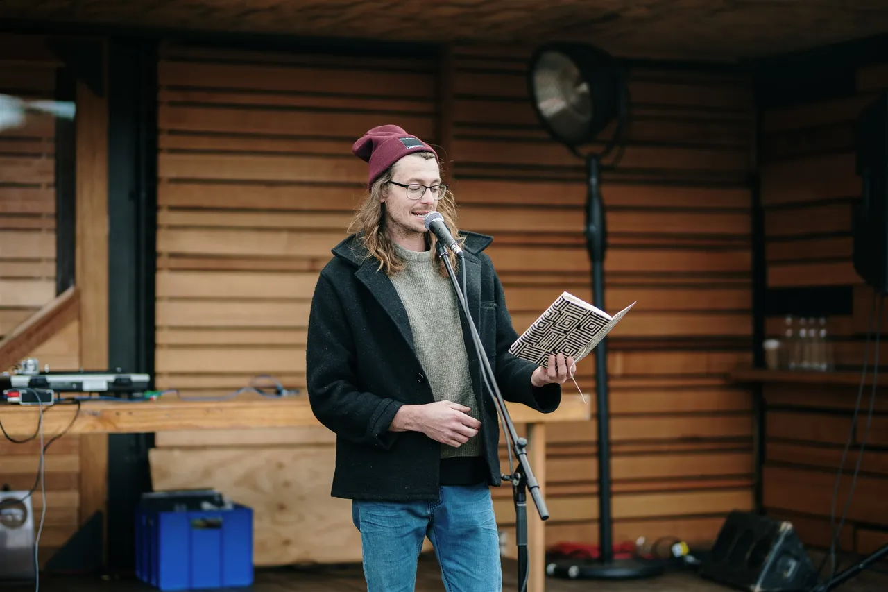 Performing People