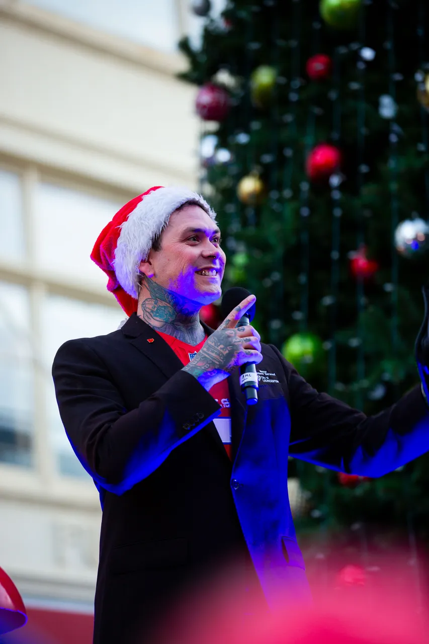 LightingoftheTree2025-57